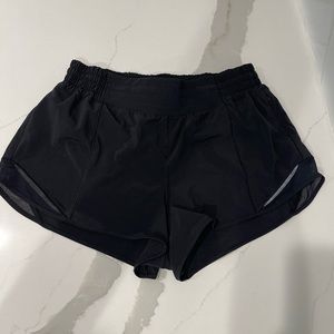 Lululemon Hotty Hot 4” High Rose Shorts. Size 10